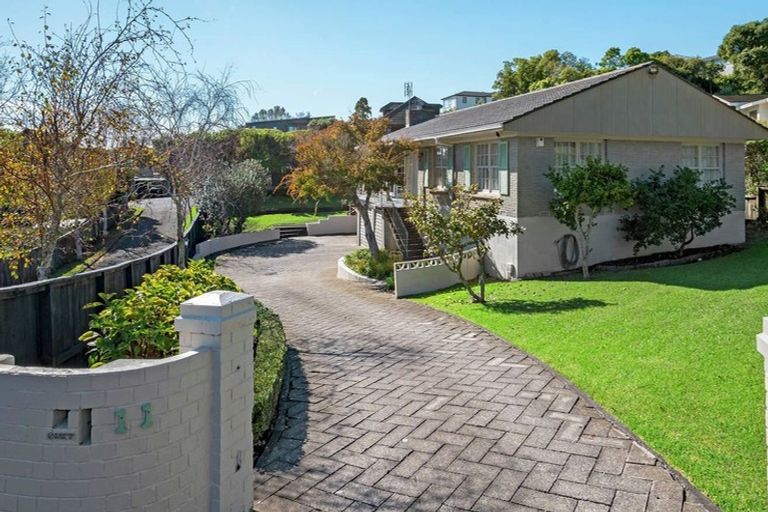 Photo of property in 11 Mcmillan Place, Mellons Bay, Auckland, 2014