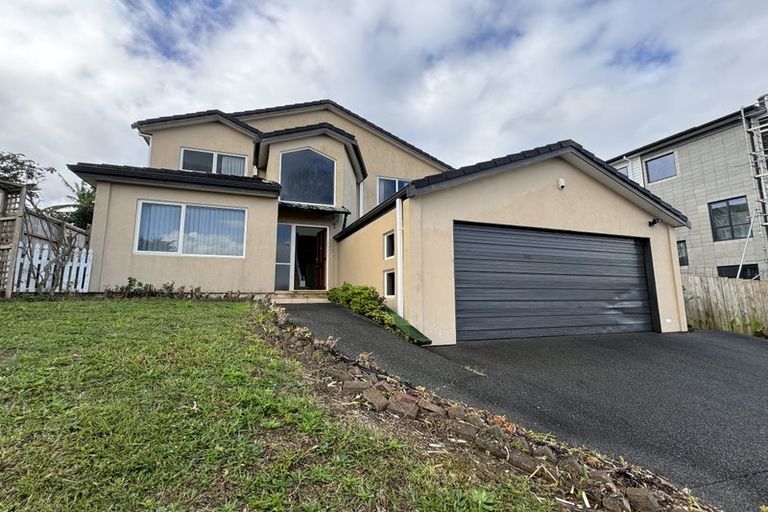 Photo of property in 4 Highgrove Lane, Totara Vale, Auckland, 0632