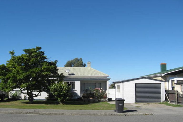 Photo of property in 13 Rhodes Street, Waimate, 7924