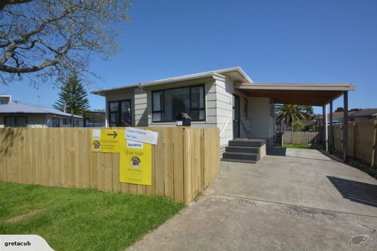 Photo of property in 2 Chalfont Street, Mangere East, Auckland, 2024