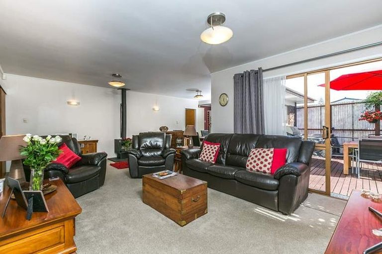 Photo of property in 13 Matuhi Rise, Henderson, Auckland, 0612