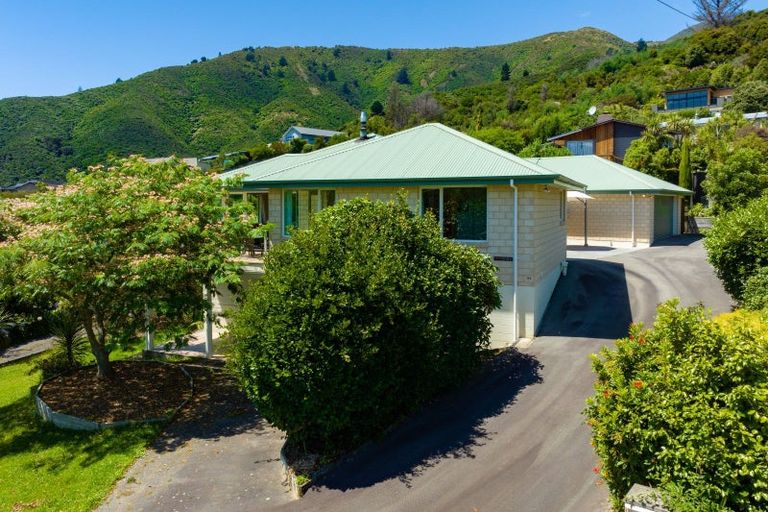 Photo of property in 34 Moana View Road, Waikawa, Picton, 7220