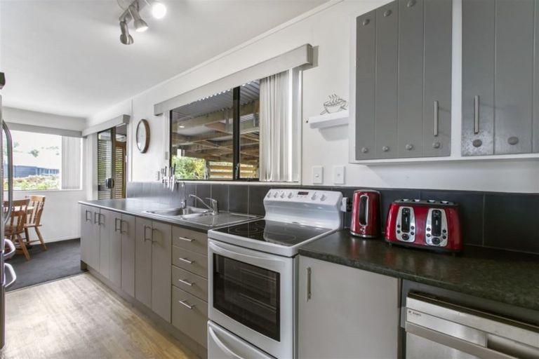 Photo of property in 12 Fitzherbert Avenue, West Harbour, Auckland, 0618