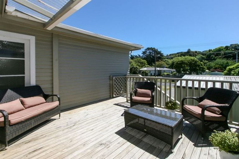 Photo of property in 2 Sardinha Place, Marfell, New Plymouth, 4310