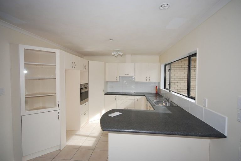 Photo of property in 3 Maadi Place, Papakura, 2110