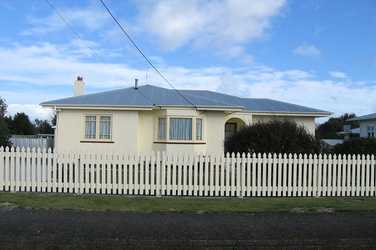 Photo of property in 17 Wellington Street, Feilding, 4702