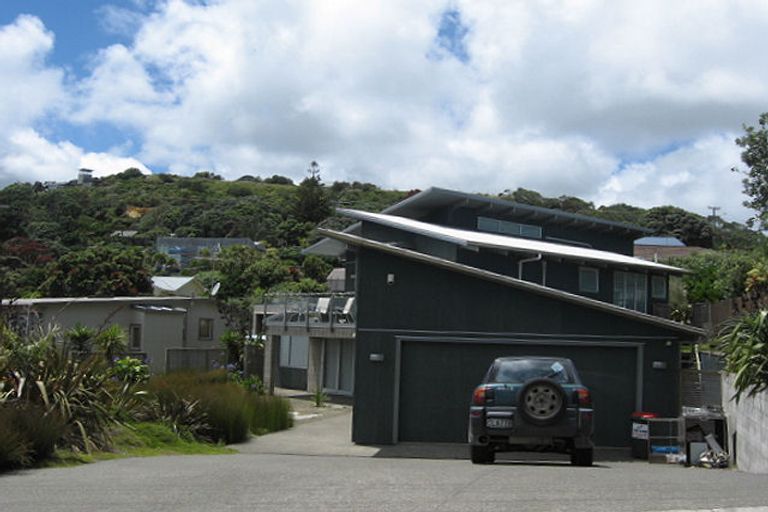Photo of property in 82 Waitea Road, Muriwai, Waimauku, 0881