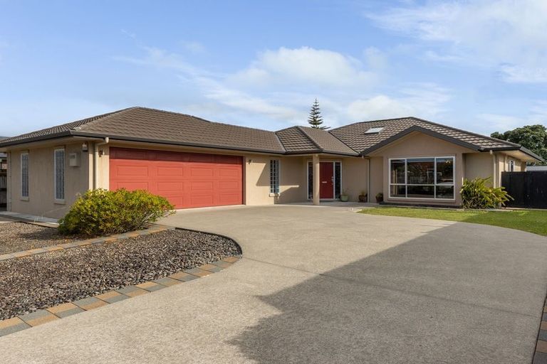 Photo of property in 2 Fuller Close, Levin, 5510