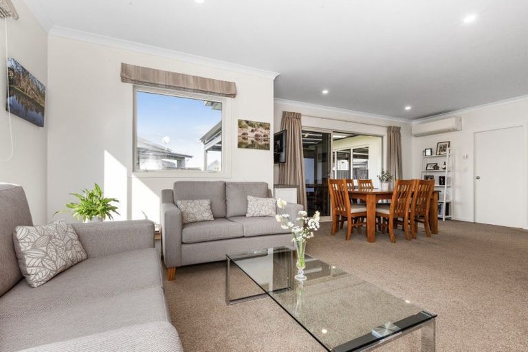 Photo of property in 12 Rotoiti Way, Poraiti, Napier, 4112