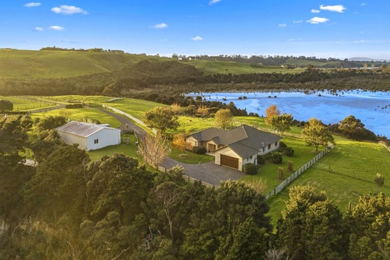 Photo of property in 68d Tuparekura Road, South Head, Helensville, 0874