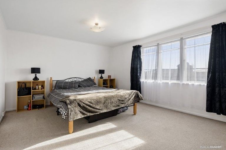 Photo of property in 22 Kenmore Street, Newlands, Wellington, 6037