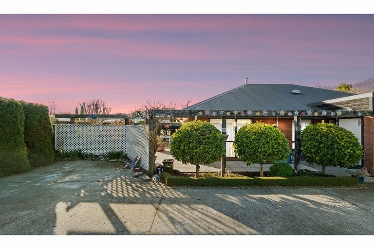 Photo of property in 2/2 Fountainhead Lane, Hillmorton, Christchurch, 8025