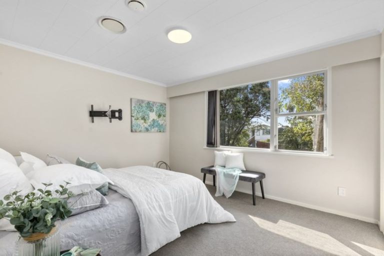 Photo of property in 5 Camellia Terrace, Maungaraki, Lower Hutt, 5010