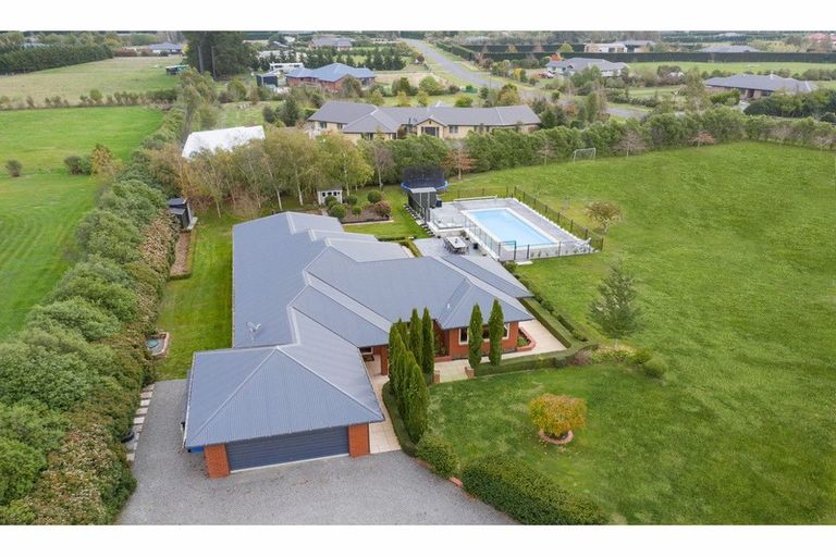 Photo of property in 10 Thorndon Close, Kirwee, Darfield, 7571