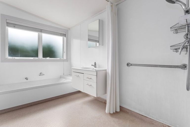 Photo of property in 16 Howell Road, Taneatua, 3123