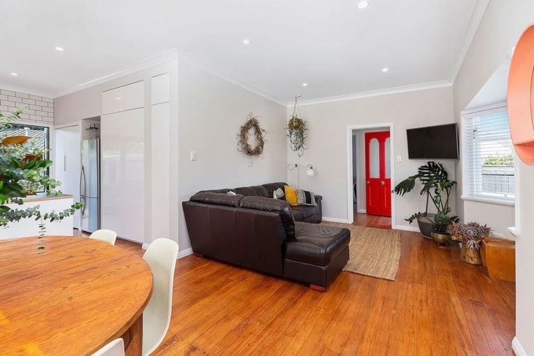 Photo of property in 62 Oxford Street, Tawa, Wellington, 5028