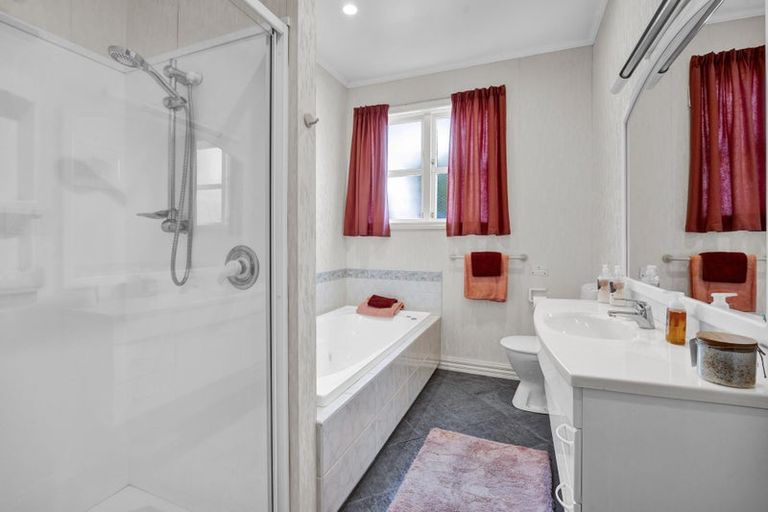 Photo of property in 19 George Street, Hawera, 4610