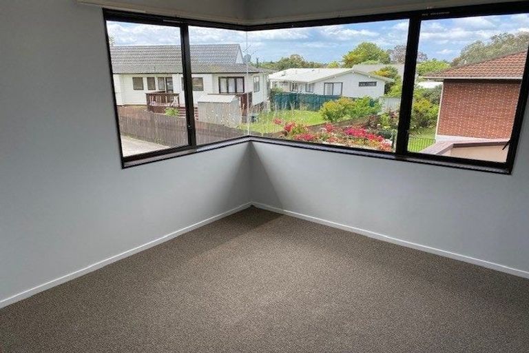 Photo of property in 2/12 Bradbury Road, Botany Downs, Auckland, 2010