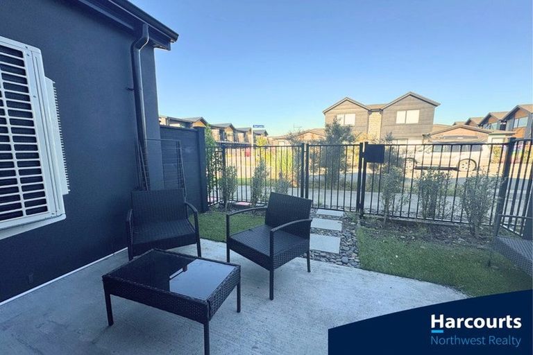 Photo of property in 4 Kumerahou Street, Kumeu, 0810