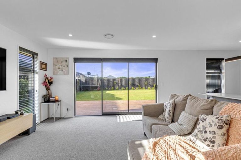 Photo of property in 17 Te Kanawa Lane, Rolleston, 7615