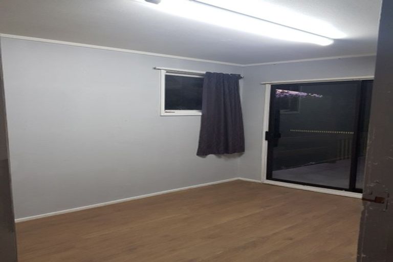 Photo of property in 35 Easton Park Parade, Glenfield, Auckland, 0629