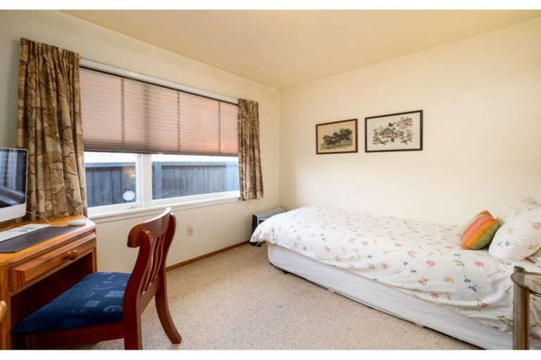 Photo of property in 18 Ilfracombe Place, Burnside, Christchurch, 8053