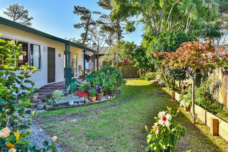 Photo of property in 1/133 Carnoustie Drive, Wattle Downs, Auckland, 2103