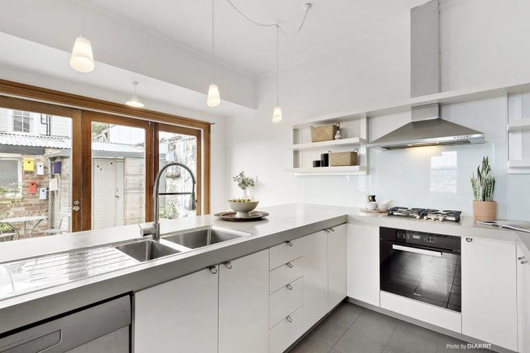 Photo of property in 51 Scarborough Terrace, Mount Victoria, Wellington, 6011