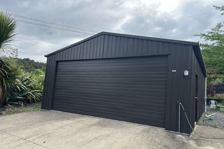 Photo of property in 48 Oxford Road, Lake Rotoma, Rotorua, 3074