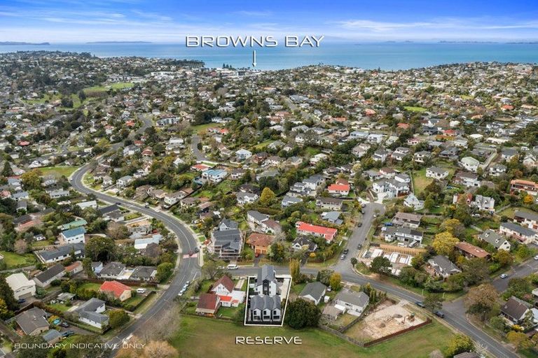 Photo of property in 4d Weetman Drive, Browns Bay, Auckland, 0630