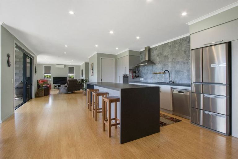 Photo of property in 13 Riverside Place, Katikati, 3129