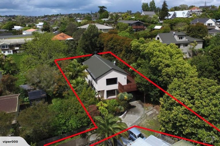 Photo of property in 8 Rosecamp Road, Beach Haven, Auckland, 0626