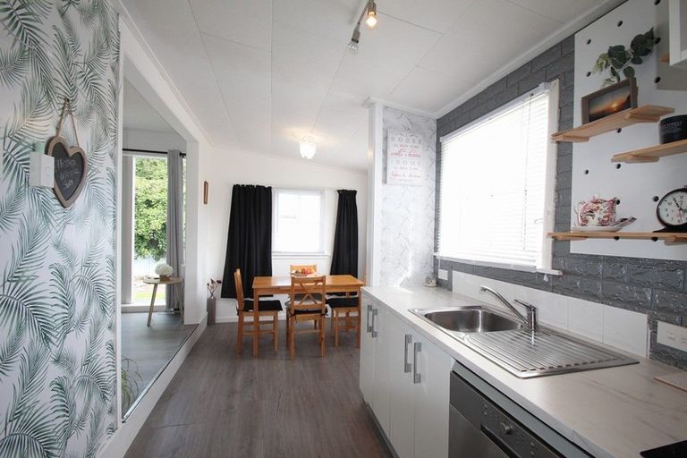 Photo of property in 3 Preston Street, Eltham, 4322