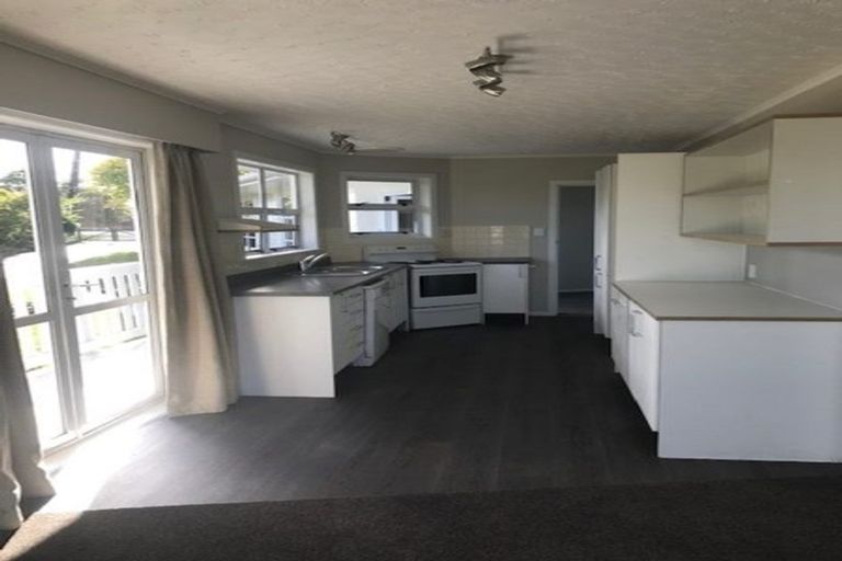 Photo of property in 50 Bleakhouse Road, Howick, Auckland, 2014