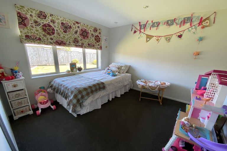 Photo of property in 9 Larmer Drive, Kumeu, 0810