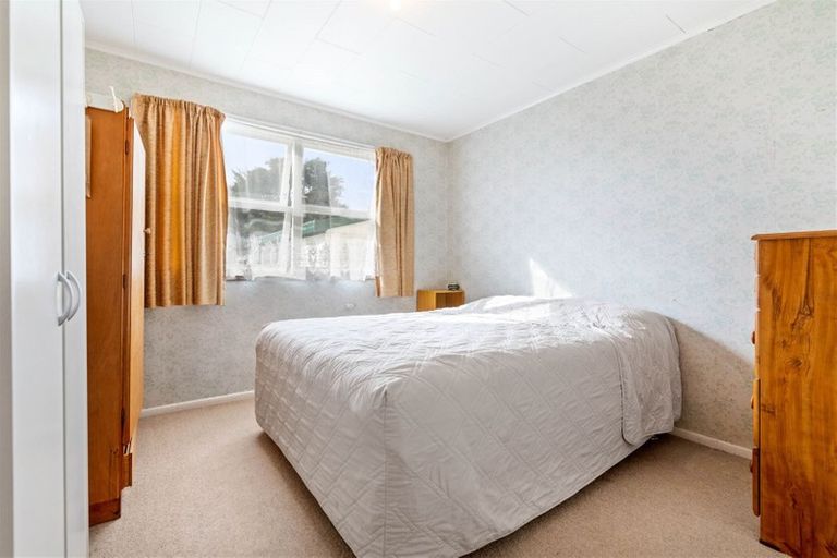 Photo of property in 1/8 Edwards Avenue, Henderson, Auckland, 0610