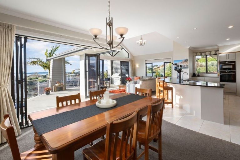 Photo of property in 22 Haden Place, Omokoroa, 3114
