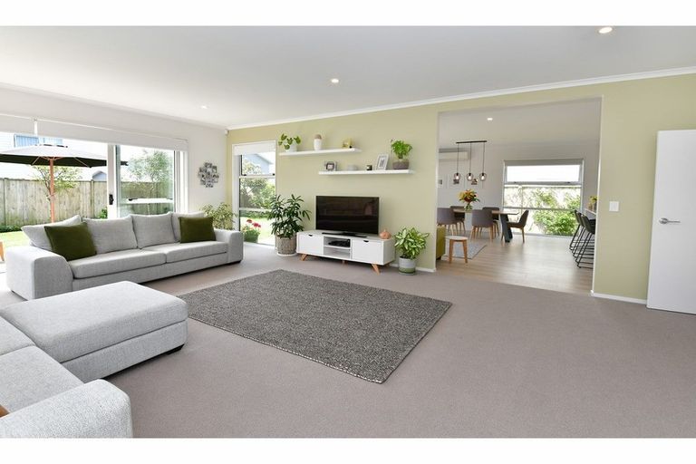 Photo of property in 6 Onekura Street, Red Beach, 0932