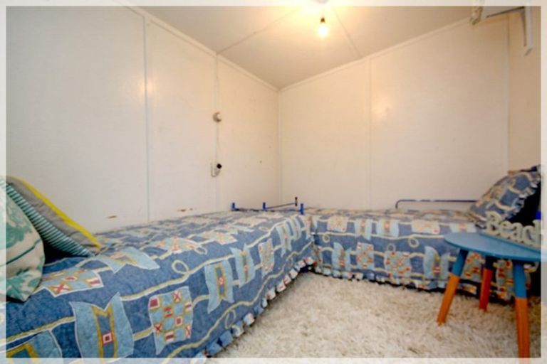 Photo of property in 25 Punga Street, Tangimoana, 4822