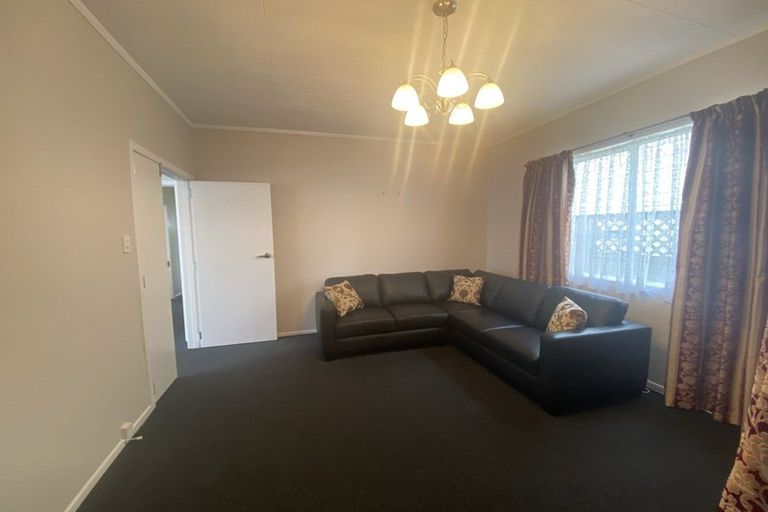 Photo of property in 28 Cambria Street, Hawera, 4610