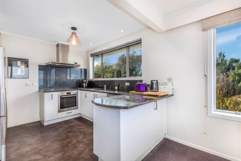 Photo of property in 30 Poto Road, Normandale, Lower Hutt, 5010