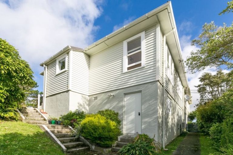 Photo of property in 10 Montgomery Avenue, Karori, Wellington, 6012