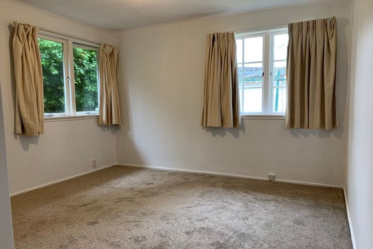 Photo of property in 115 Pupuke Road, Northcote, Auckland, 0627