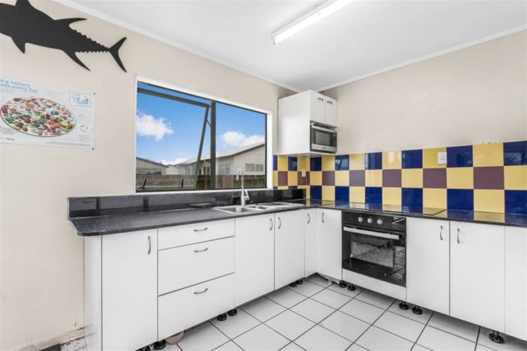 Photo of property in 28a Barneys Farm Road, Clendon Park, Auckland, 2103