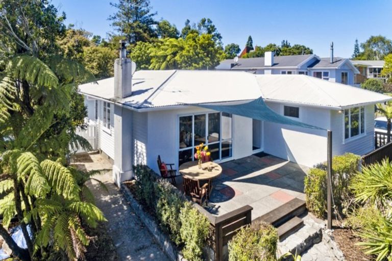 Photo of property in 35 Awanui Street, Merrilands, New Plymouth, 4312