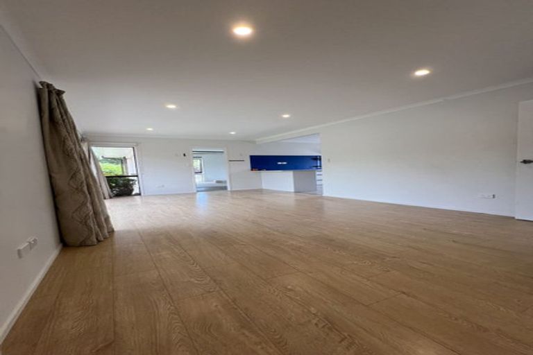 Photo of property in 16 Loloma Drive, Half Moon Bay, Auckland, 2012