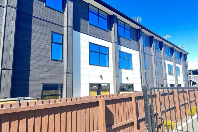 Photo of property in 5/8b Taramea Place, Addington, Christchurch, 8024