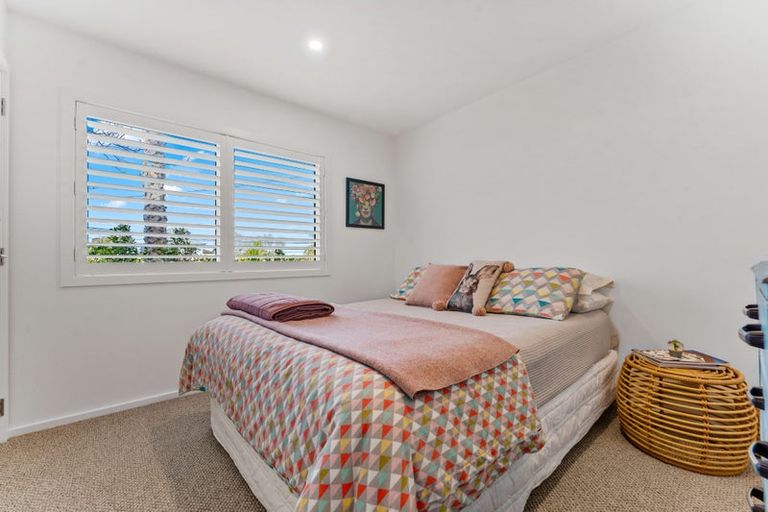 Photo of property in 37a Parr Terrace, Castor Bay, Auckland, 0620