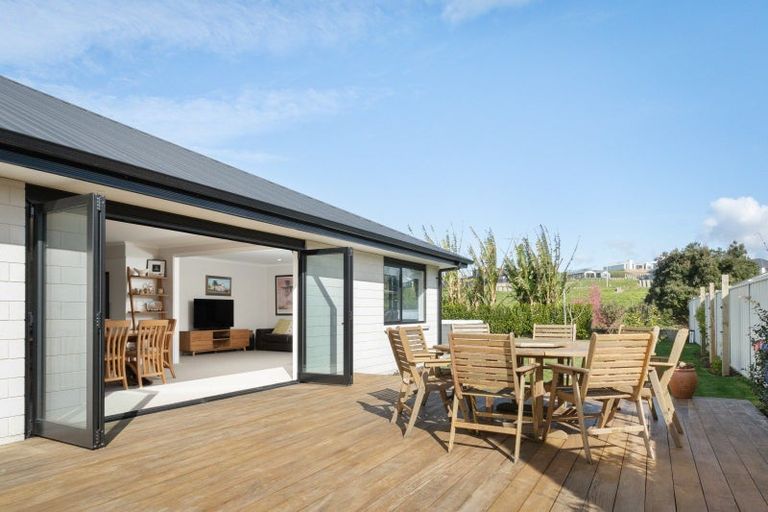 Photo of property in 6 Vantage Place, Omokoroa, 3114