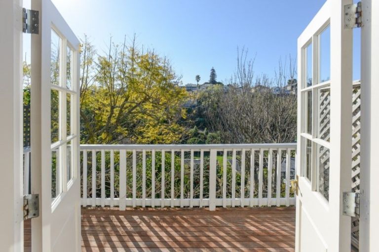 Photo of property in 5 May Avenue, Hospital Hill, Napier, 4110